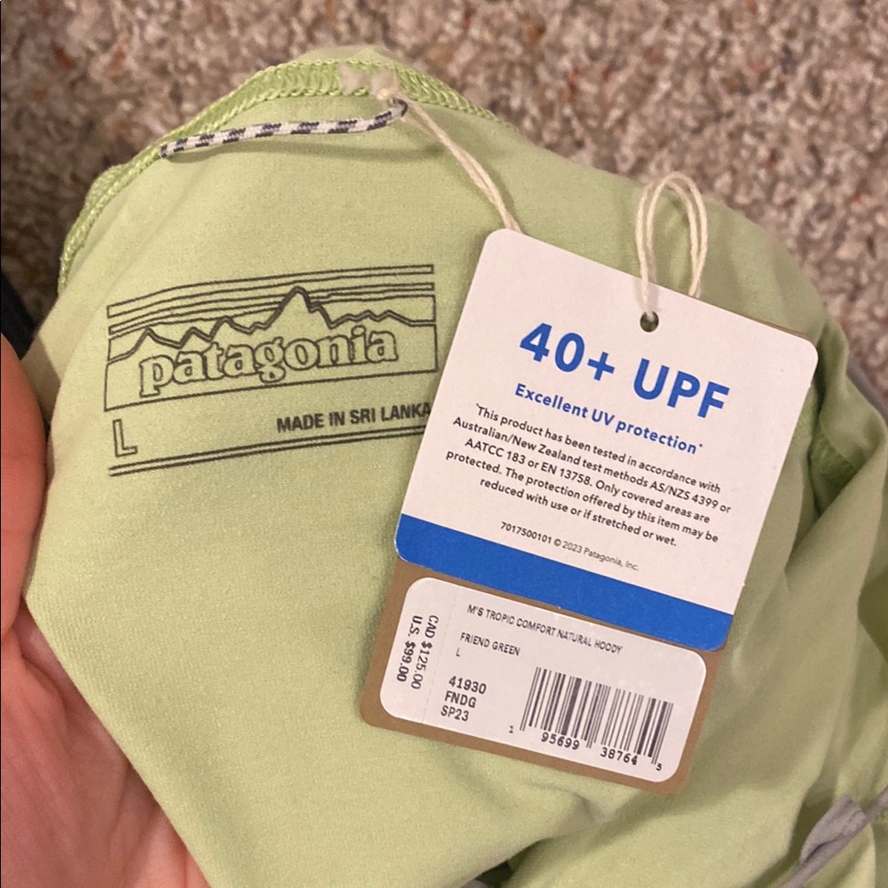 Patagonia Men's Hooded Tropic Comfort Shirt in Friend Green UPF 40 - Picture 3 of 3